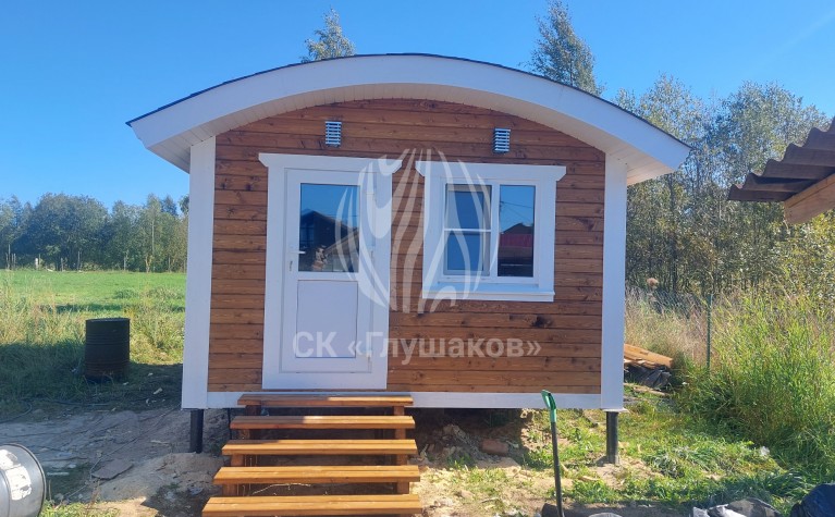 Баня из бруса 4х5 с округлой крышей фото